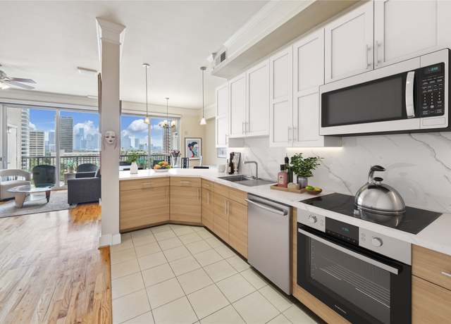 Property at 3333 Allen Pkwy #1004, Houston, TX 77019, 2 beds, 2.5 baths