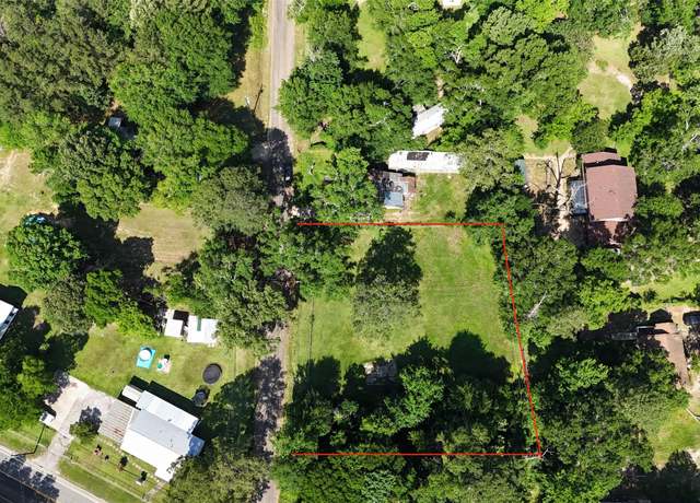 Property at 211 C St, Livingston, TX 77351