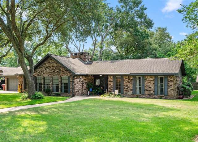 Property at 14907 River Oaks Dr, East Bernard, TX 77435, 3 beds, 2.5 baths