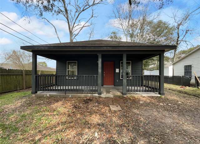 Property at 224 W Jordan St, Alvin, TX 77511, 3 beds, 1 bath