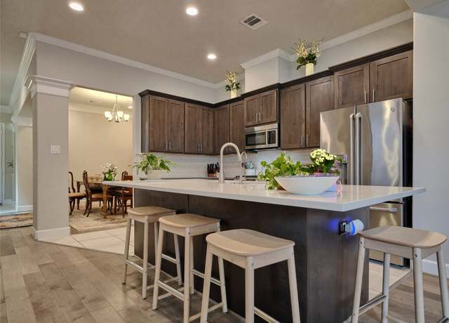 Property at 5235A Petty St, Houston, TX 77007, 3 beds, 2.5 baths