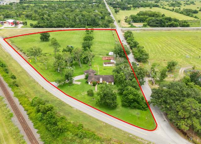 Property at 1513 County Road 210, Angleton, TX 77515, 2 beds, 1.5 baths