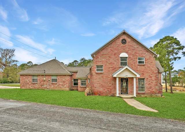 Property at 39 Westwood Dr W, Trinity, TX 75862, 3 beds, 2.5 baths