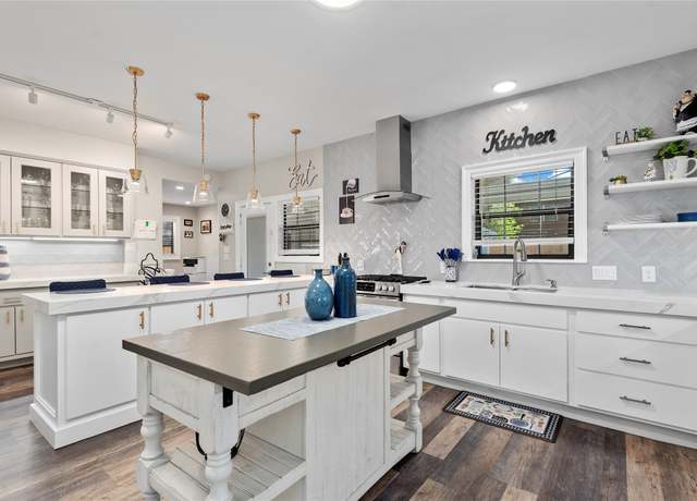 Property at 5411 Holly View Dr, Houston, TX 77091, 4 beds, 2.5 baths