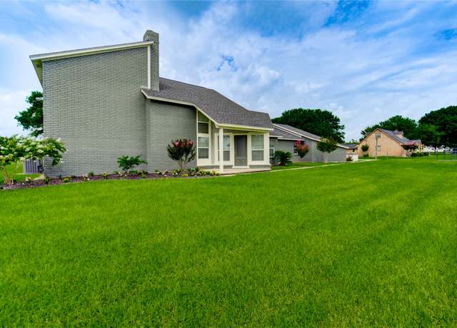 Property at 6606 Williams School Ct, Needville, TX 77461, 3 beds, 2.5 baths