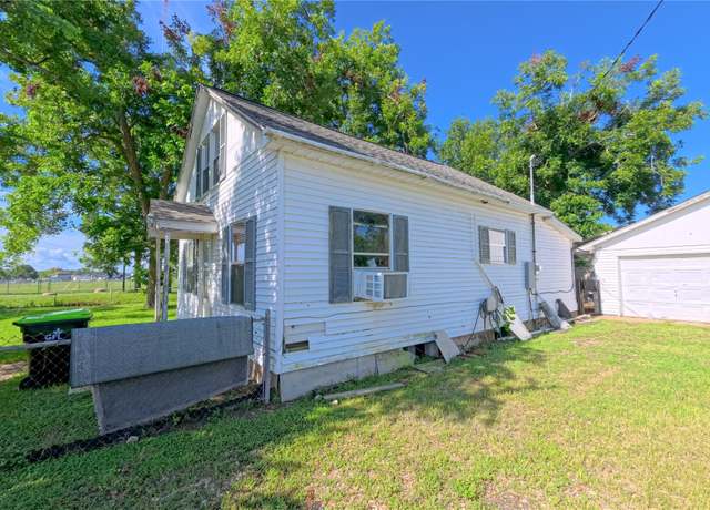 Property at 4206 Sycamore Ave, Bay City, TX 77414, 3 beds, 2 baths