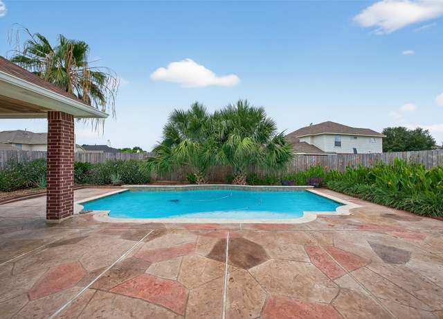 Property at 8123 Cove Timbers Ln, Tomball, TX 77375, 5 beds, 3.5 baths