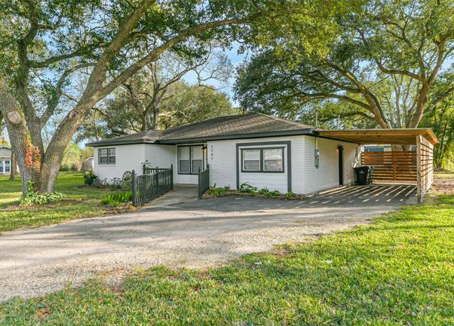 Property at 2707 Stadium Dr, Alvin, TX 77511, 3 beds, 1 bath