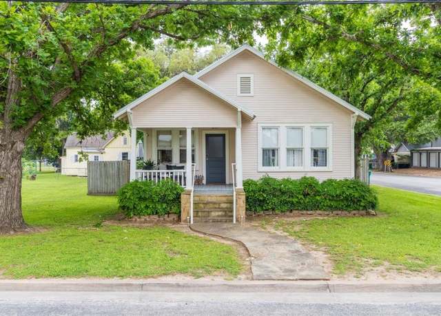 Property at 261 N Water St, La Grange, TX 78945, 2 beds, 1 bath
