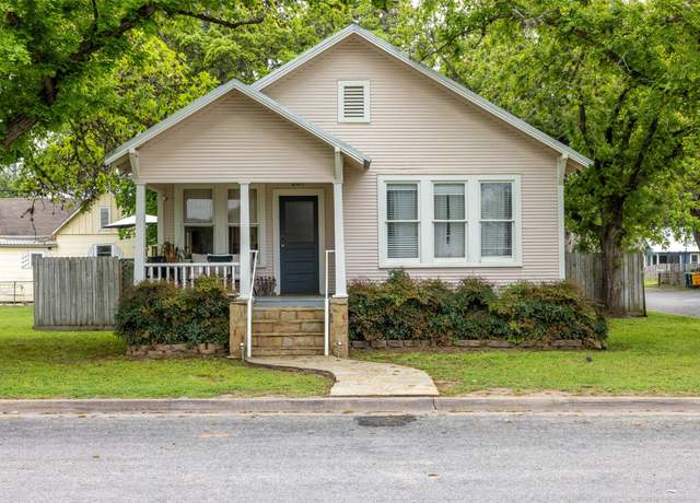 Property at 261 N Water St, La Grange, TX 78945, 2 beds, 1 bath