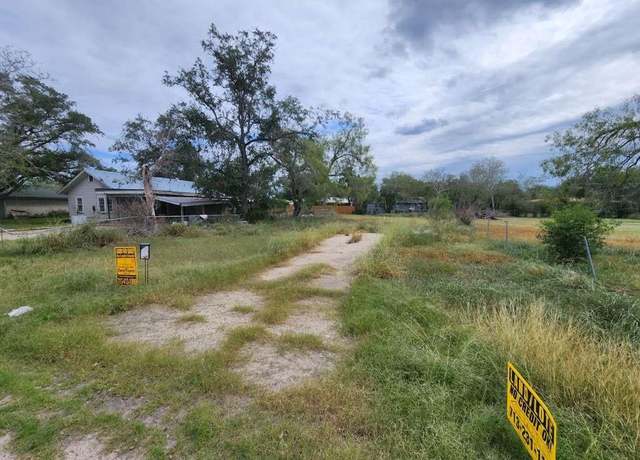 Property at 915 Brown St, George West, TX 78022