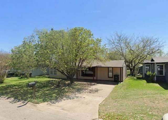 Property at 905 Euclid St, Cleburne, TX 76033, 3 beds, 1 bath