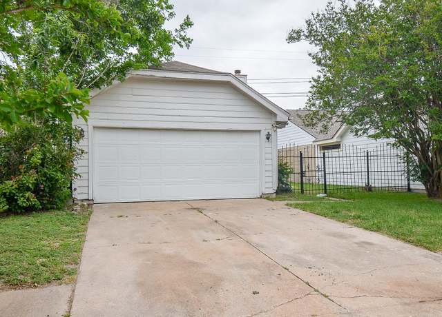 Property at 11818 Spring Grove Dr, Houston, TX 77099, 3 beds, 2.5 baths