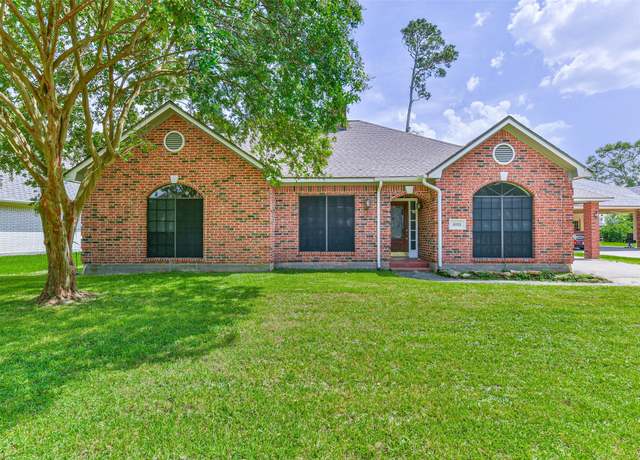 Property at 8022 17th Green Dr, Humble, TX 77346, 5 beds, 3.5 baths