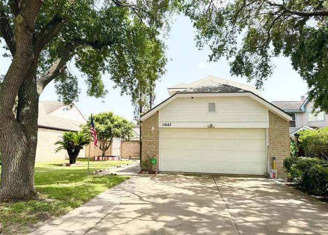 Property at 11643 Herald Square Dr, Houston, TX 77099, 3 beds, 2.5 baths