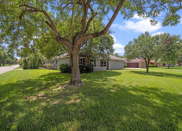 Property at 8103 Autumn Willow Dr, Tomball, TX 77375, 3 beds, 2 baths