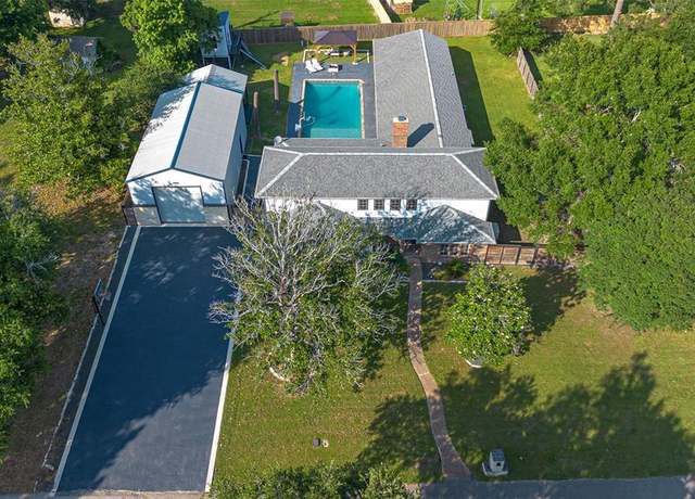 Property at 218 Beaumont Dr, Magnolia, TX 77354, 5 beds, 5 baths