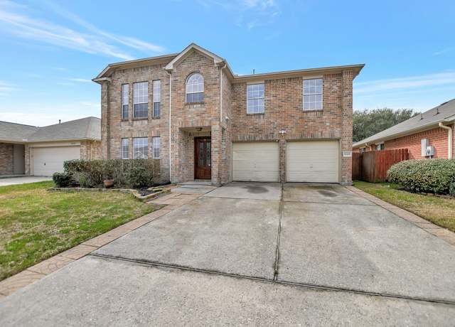 Property at 32203 Decker Oaks Dr, Pinehurst, TX 77362, 4 beds, 2.5 baths