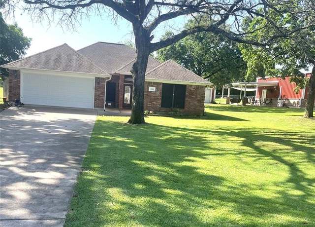 Property at 202 Golfview Dr, Normangee, TX 77871, 3 beds, 2 baths
