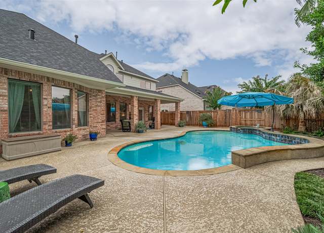 Property at 8812 Snowy Owl Loop, Missouri City, TX 77459, 5 beds, 3.5 baths
