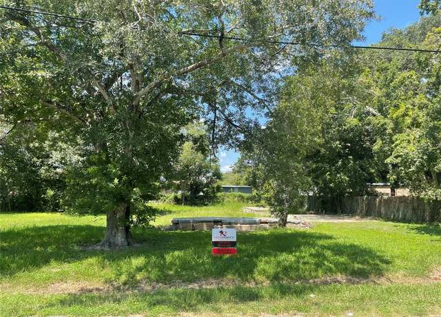 Property at 405 S Cameron St, Victoria, TX 77901
