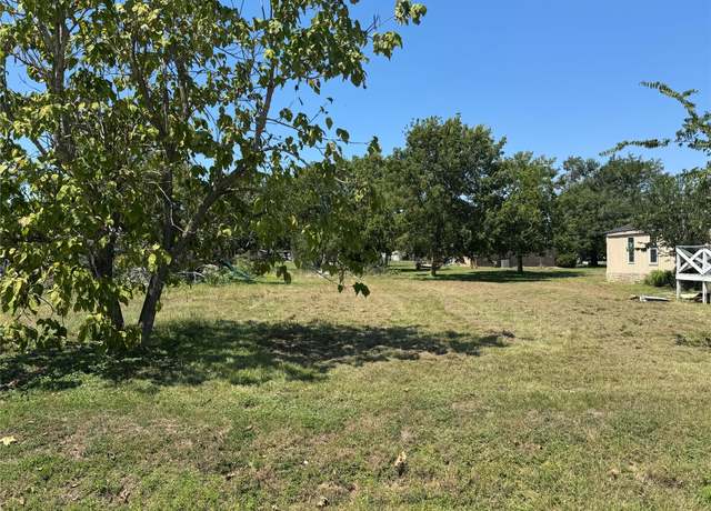 Property at 1035 21st St, Hempstead, TX 77445