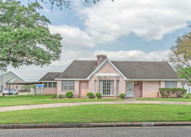 Property at 1345 10th St, Hempstead, TX 77445, 3 beds, 2.5 baths