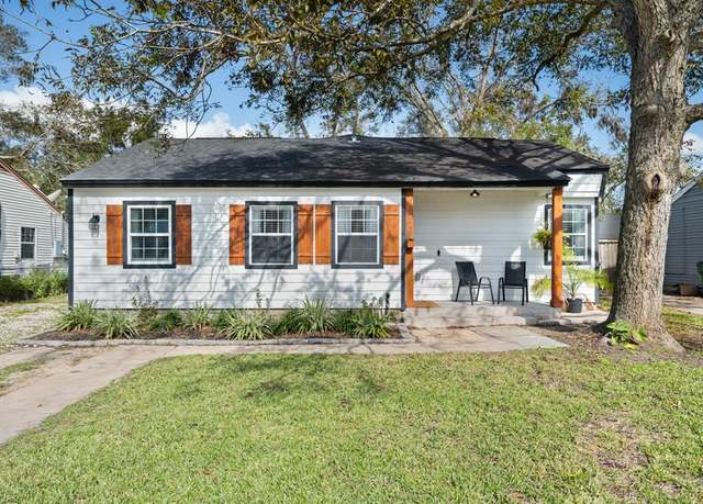 Property at 729 Kyle St, Angleton, TX 77515, 3 beds, 2 baths