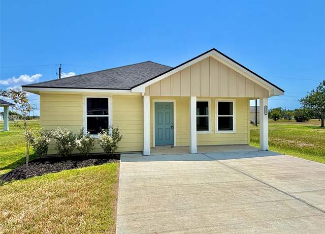 Property at 211 Bayview, Palacios, TX 77465, 3 beds, 2 baths