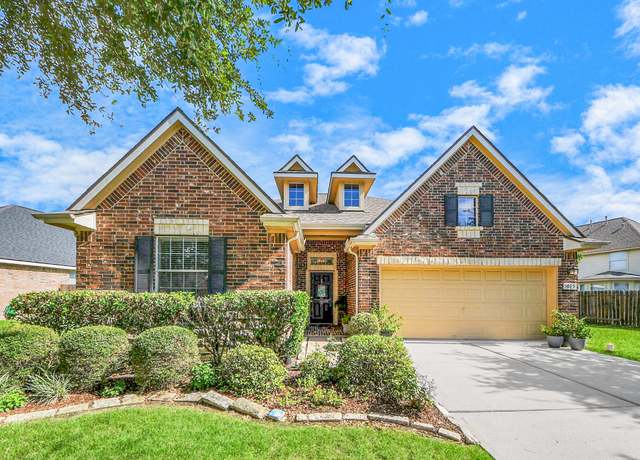 Property at 5015 Creekside Ave, Baytown, TX 77523, 3 beds, 2 baths