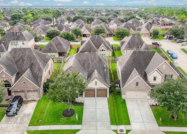 Property at 14008 Frost Creek Dr, Pearland, TX 77584, 4 beds, 2.5 baths