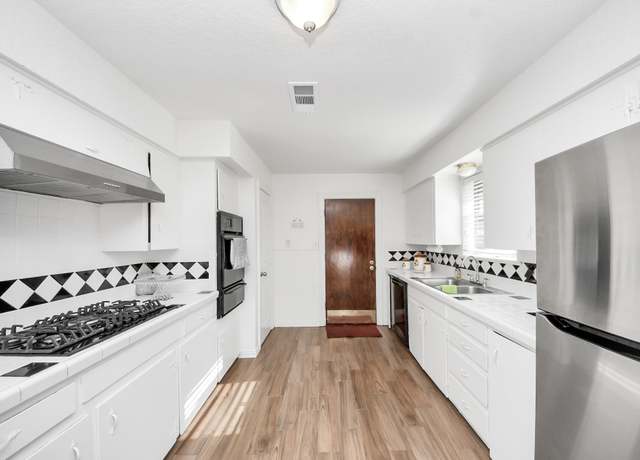 Property at 5322 County Road 155, Alvin, TX 77511, 3 beds, 1.5 baths