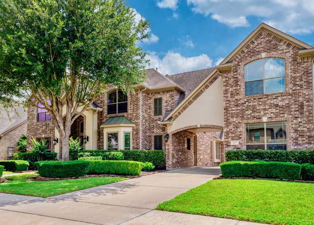 Property at 407 Pickney Ave, Sugar Land, TX 77479, 4 beds, 4.5 baths