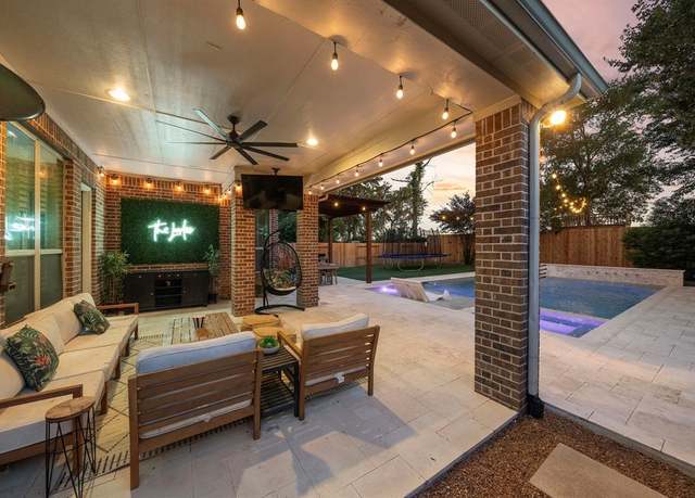 Property at 8442 Horsepen Bend Dr, Conroe, TX 77385, 4 beds, 3 baths