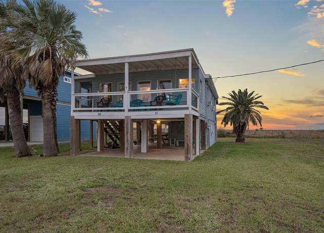 Property at 385 Beachfront Dr, Matagorda, TX 77457, 3 beds, 2.5 baths
