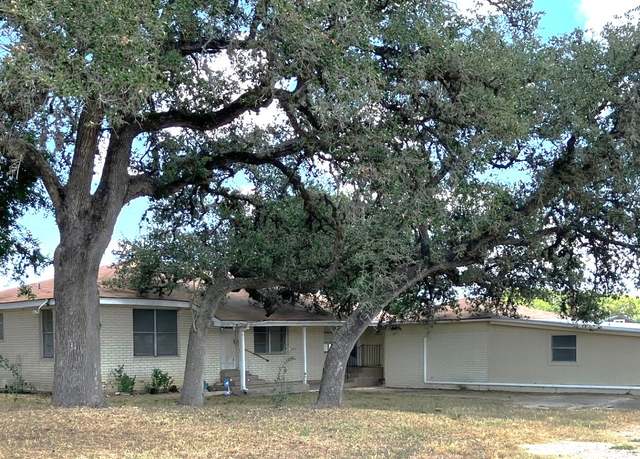 Property at 487 Us Highway 77a N, Cuero, TX 77954, 4 beds, 3 baths