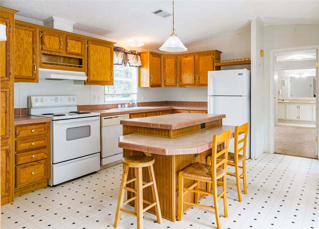 Property at 427 Yegua Creek Ln, Somerville, TX 77879, 3 beds, 2 baths