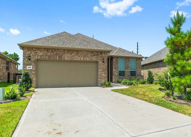 Property at 221 Connemara Dr, The Woodlands, TX 77382, 3 beds, 2 baths