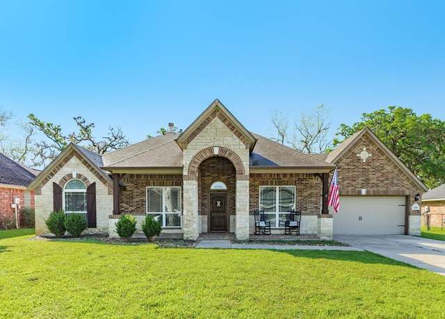 Property at 255 S Amherst Dr, West Columbia, TX 77486, 4 beds, 2 baths