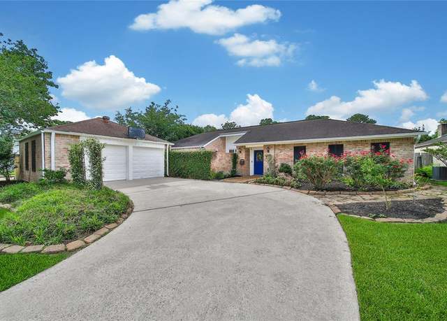 Property at 10203 Briar Rose Dr, Houston, TX 77042, 4 beds, 2.5 baths