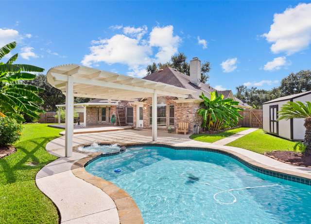 Property at 3910 Kimberly Dr, Pearland, TX 77581, 3 beds, 2 baths