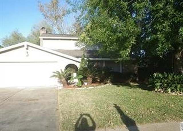 Property at 16523 Barcelona Dr, Friendswood, TX 77546, 3 beds, 2.5 baths