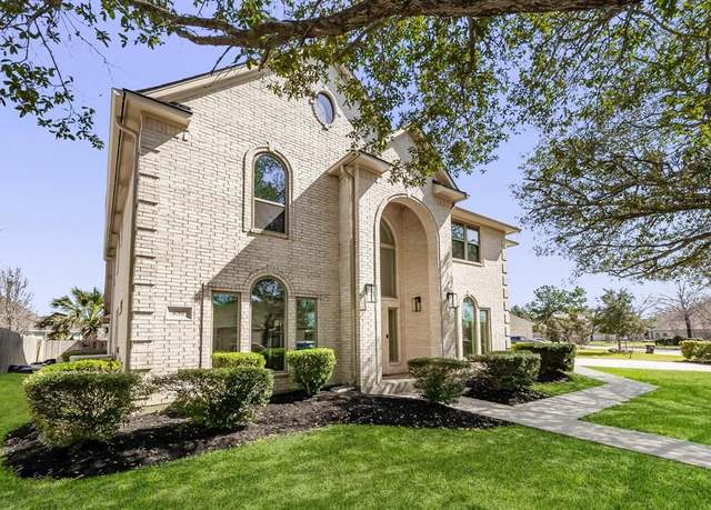 Property at 686 Edgewood Dr, Montgomery, TX 77356, 6 beds, 5 baths