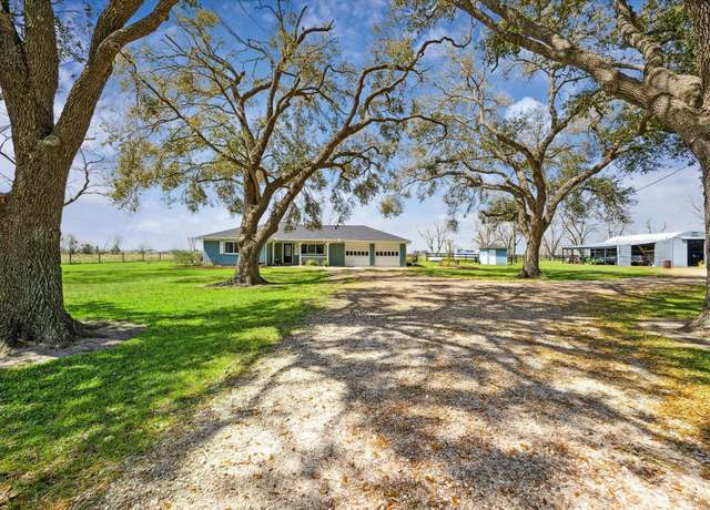 Property at 625 County Road 340, Angleton, TX 77515, 3 beds, 2 baths