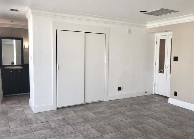 Property at 2016 Main St #2111, Houston, TX 77002, 1 bath