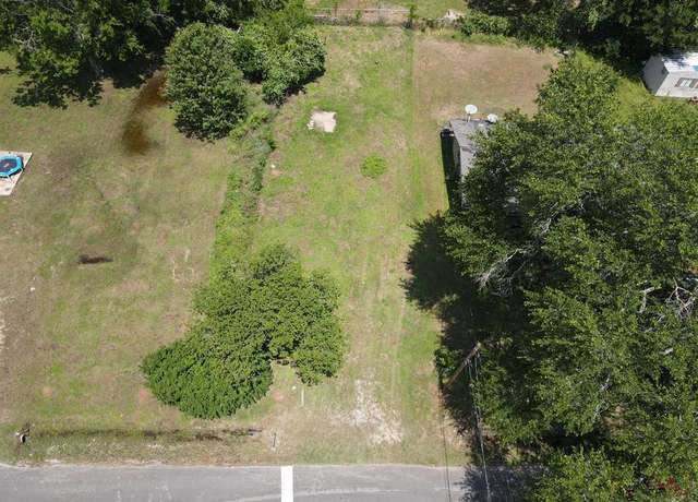 Property at 812 W Trinity St, Madisonville, TX 77864