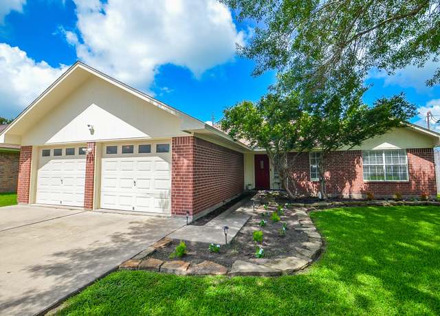 Property at 2603 Sue St, El Campo, TX 77437, 3 beds, 2 baths