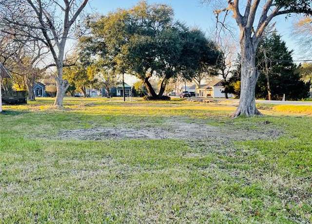 Property at 103 E Cypress St, Port Neches, TX 77651