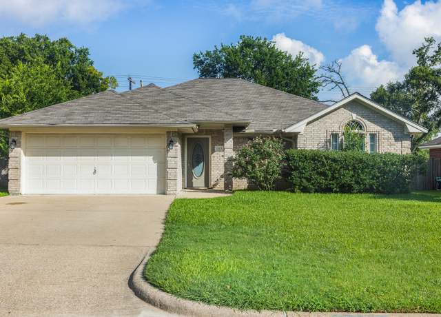 Property at 1303 Skyline Ct, College Station, TX 77845, 3 beds, 2 baths