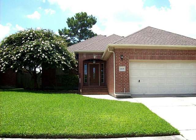 Property at 21725 York Timbers Dr, Kingwood, TX 77339, 3 beds, 2 baths